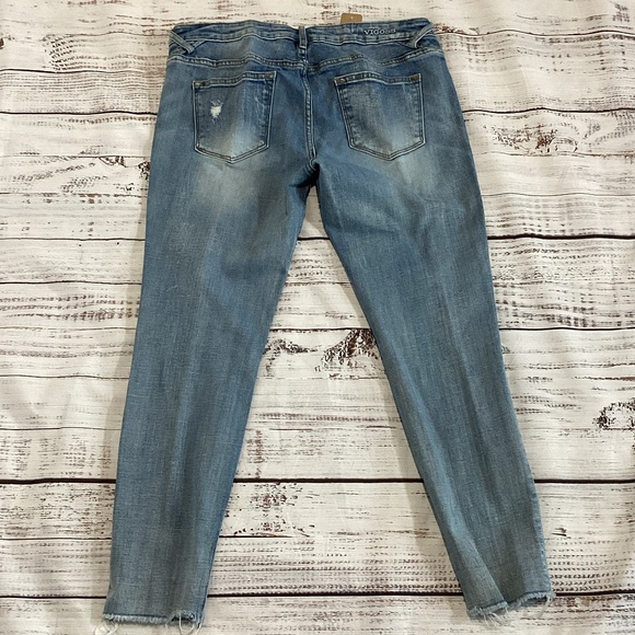 1208. Vigoss “Jagger Skinny Jean” Light Wash 31x28 EUC Lightly Distressed - Picture 1 of 5
